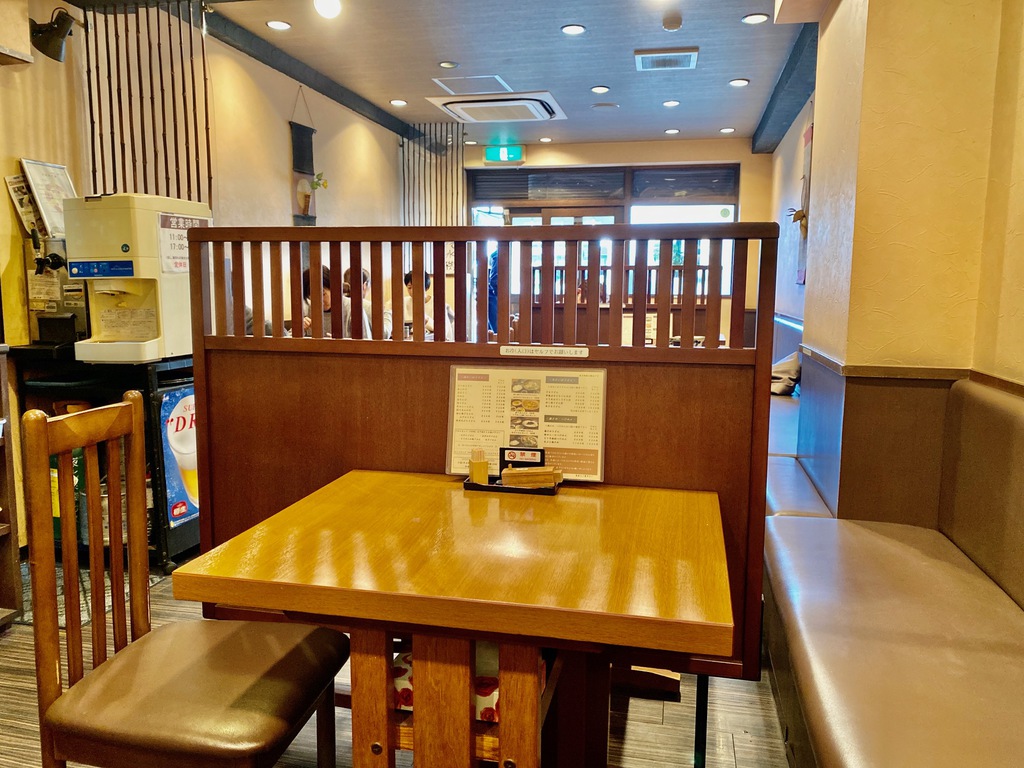 つるめん店内