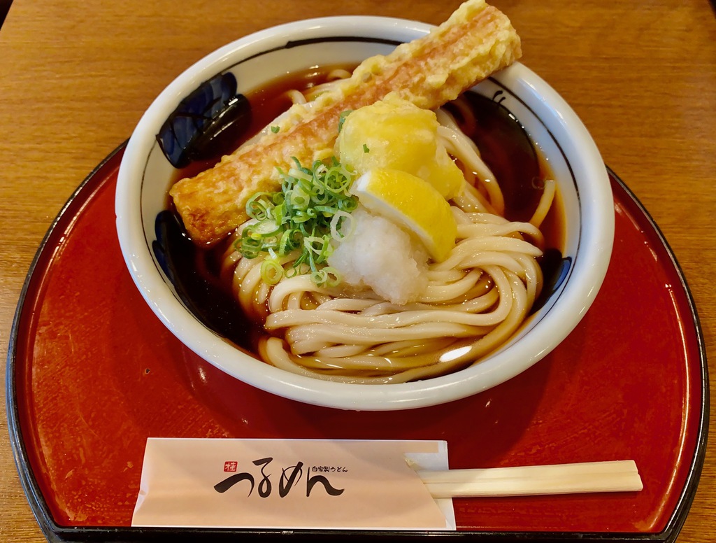 つるめん「半熟卵とちくわ天うどん」